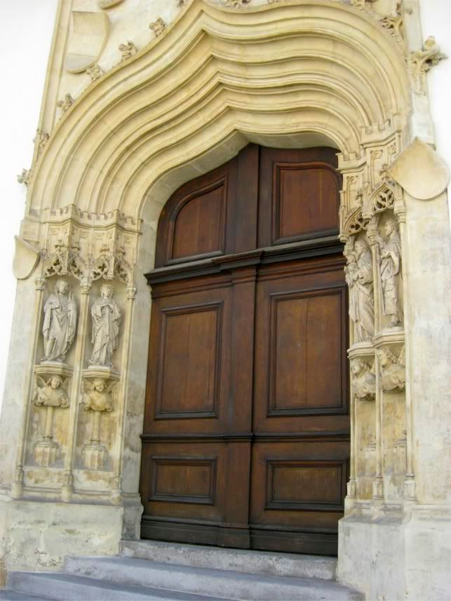 Dom Door