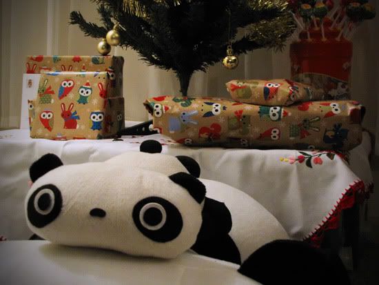 Christmas tree, presents and Tarepanda Pandas on Christmas Eve @ Le Blog de Sushi