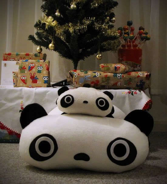 Christmas tree, presents and Tarepanda Pandas on Christmas Eve @ Le Blog de Sushi