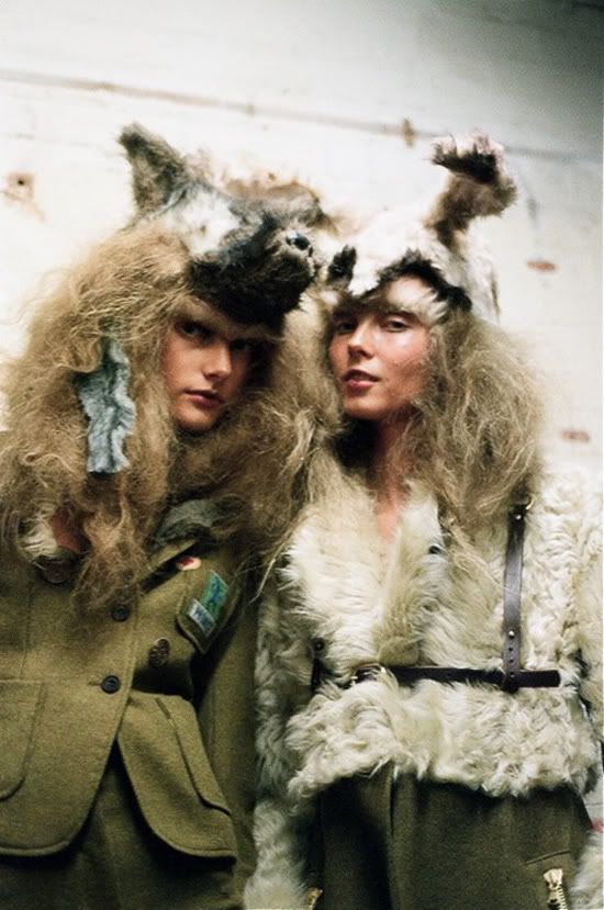 Topshop Unique A/W 2010 backstage @ Le Blog de Sushi leblogdesushi.com