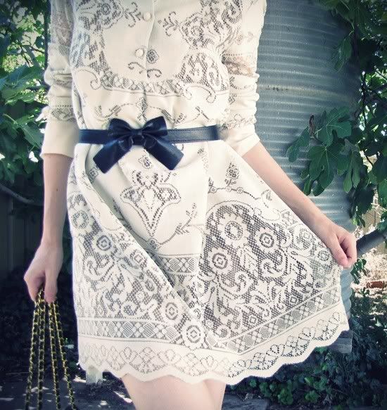 Anna Sui for Target tablecloth dress, eBay bow belt, Steve Madden oxfords, thrifted bag outfit @ Le Blog de Sushi