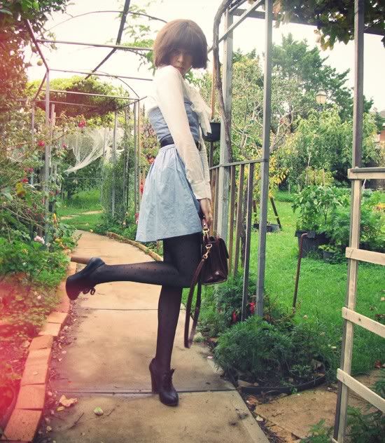 BB Dakota 'Brodie' chambray dress courtesy of PacSun, eBay spotted tights, Chloe 'Silverado' booties, vintage bag outfit @ Le Blog de Sushi