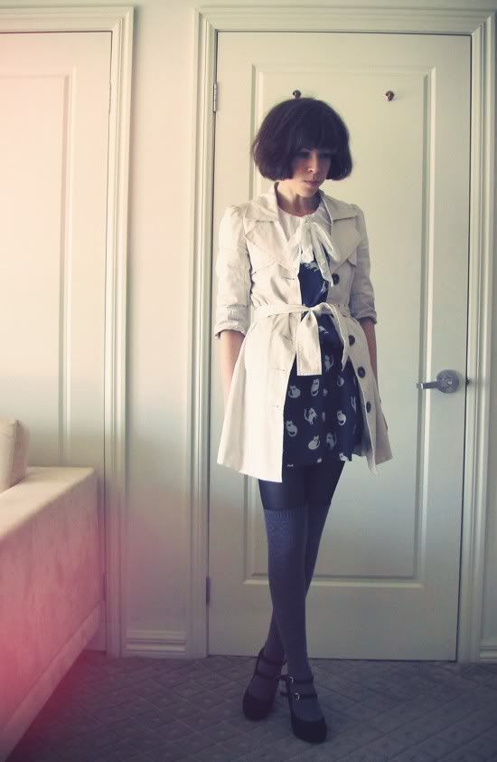 Zara cat print dress, Valley Girl trench coat, Sportsgirl over the knee socks, Sportsgirl 'Charlotte' heels, Myer bow ring, Etsy filigree onyx ring @ Le Blog de Sushi