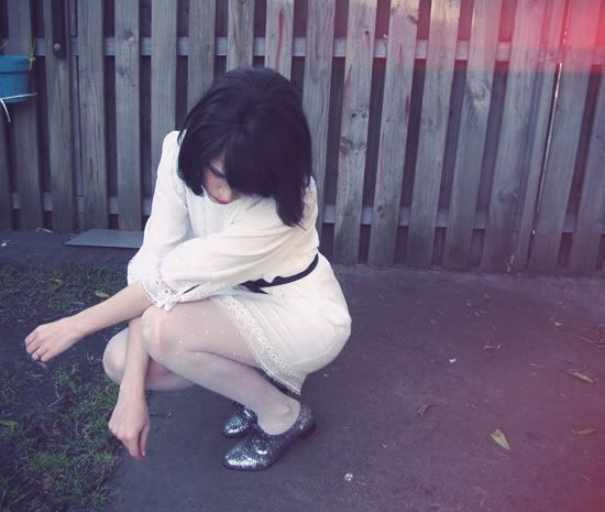 Virgin Suicides dress c/o Esoteric Wardrobe, eBay spotted tights, eBay bow belt, Forever 21 glitter brogues, Fleur Avenue rain cloud earrings outfit @ Le Blog de Sushi leblogdesushi