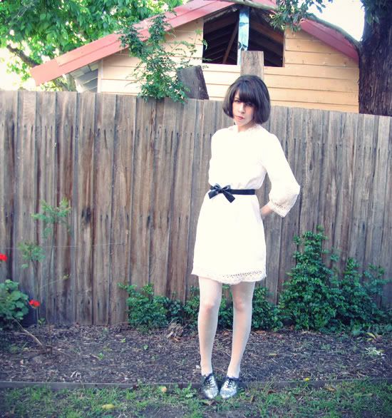 Virgin Suicides dress c/o Esoteric Wardrobe, eBay spotted tights, eBay bow belt, Forever 21 glitter brogues, Fleur Avenue rain cloud earrings outfit @ Le Blog de Sushi leblogdesushi